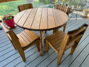 Quality Patio Furniture Round Picnic Table with Curved Seat Dining Chairs seats 4